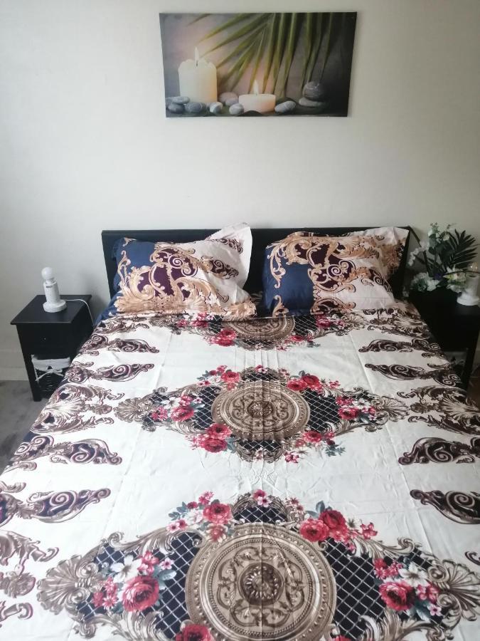 Chambre Dans Appartement A Niort Exterior foto